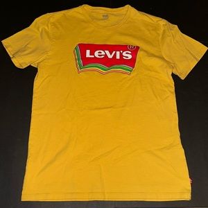 Levi’s small yellow vintage logo T-shirt